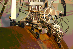 Ультразвуковой сканер системы автоматизированного контроля концов труб «Унискан-ЛуЧ КТ-7» проверяет поверхность трубы
