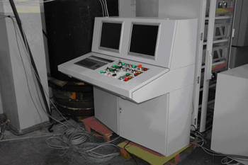 Аппаратно-вычислительный комплекс и органы управления системой автоматизированного ультразвукового контроля концов труб «Унискан-ЛуЧ КТ-7»