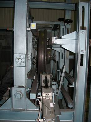 Пост загрузки установки автоматизированного магнитопорошкового контроля железнодорожных колес при их выпуске из производства УМПК-2